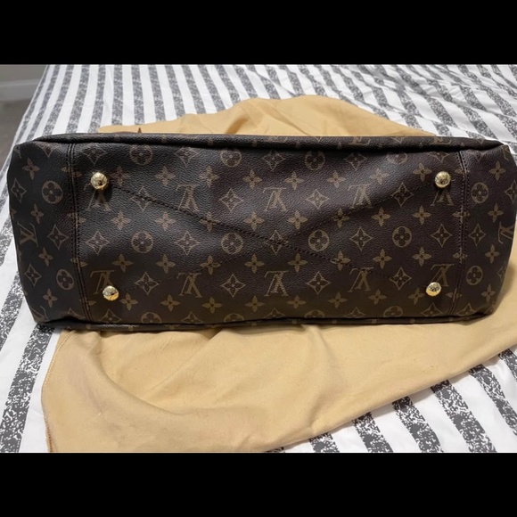 Louis Vuitton Artsy MM Leather Top via Handle Bag - Picture 8 of 8